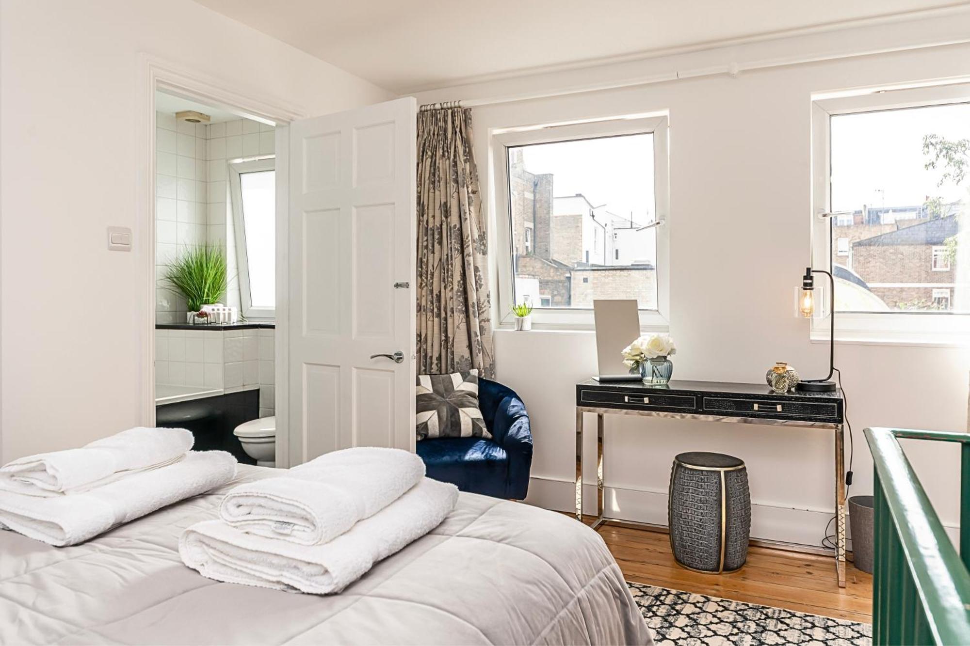 The Secret Kensington Garden Mews-2 Bedroom Full House-2 Train Lines- Spacious-Kings Road- Harrods -Chelsea Stadium-Private Small Patio Лондон Экстерьер фото