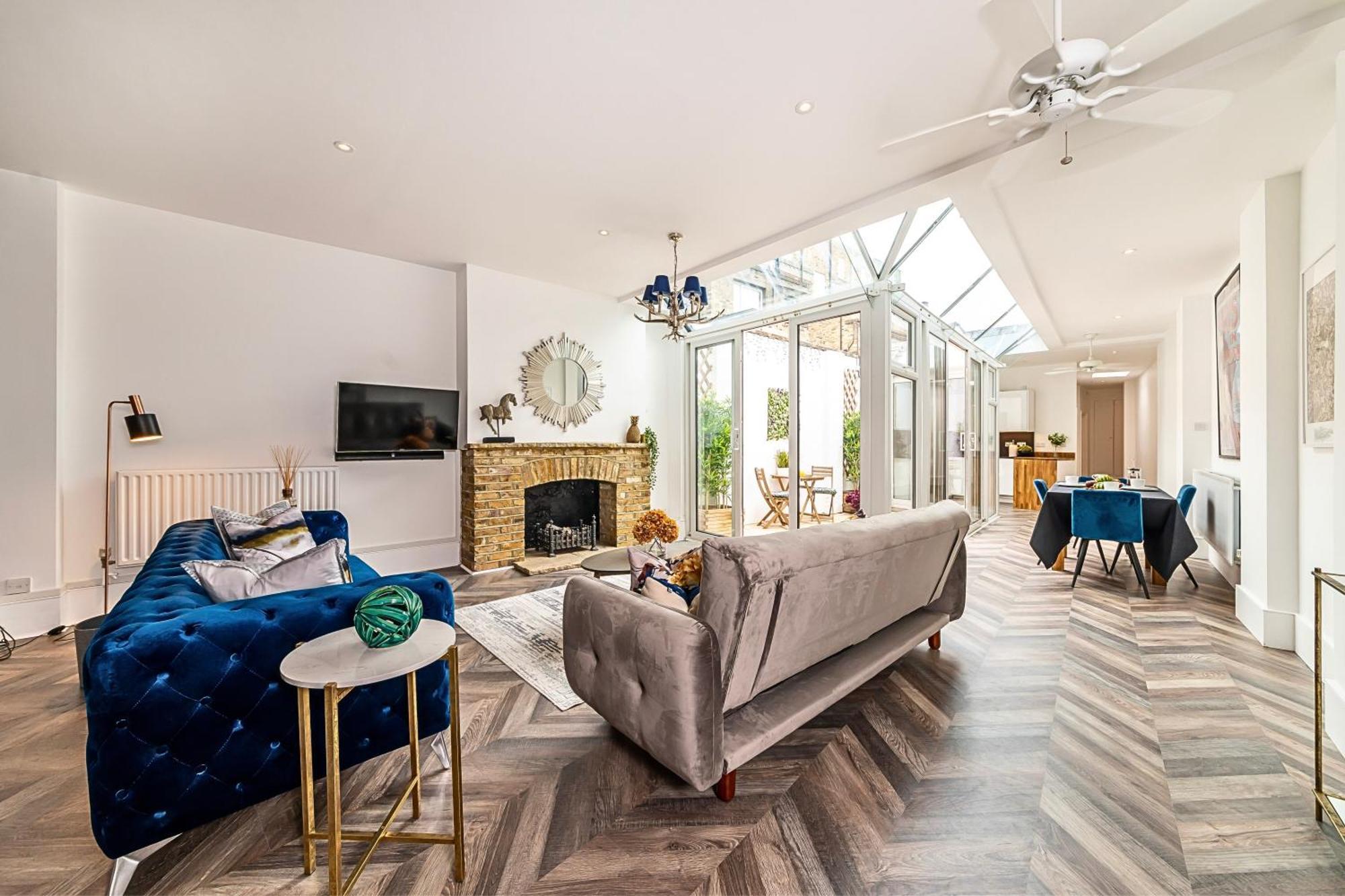 The Secret Kensington Garden Mews-2 Bedroom Full House-2 Train Lines- Spacious-Kings Road- Harrods -Chelsea Stadium-Private Small Patio Лондон Экстерьер фото
