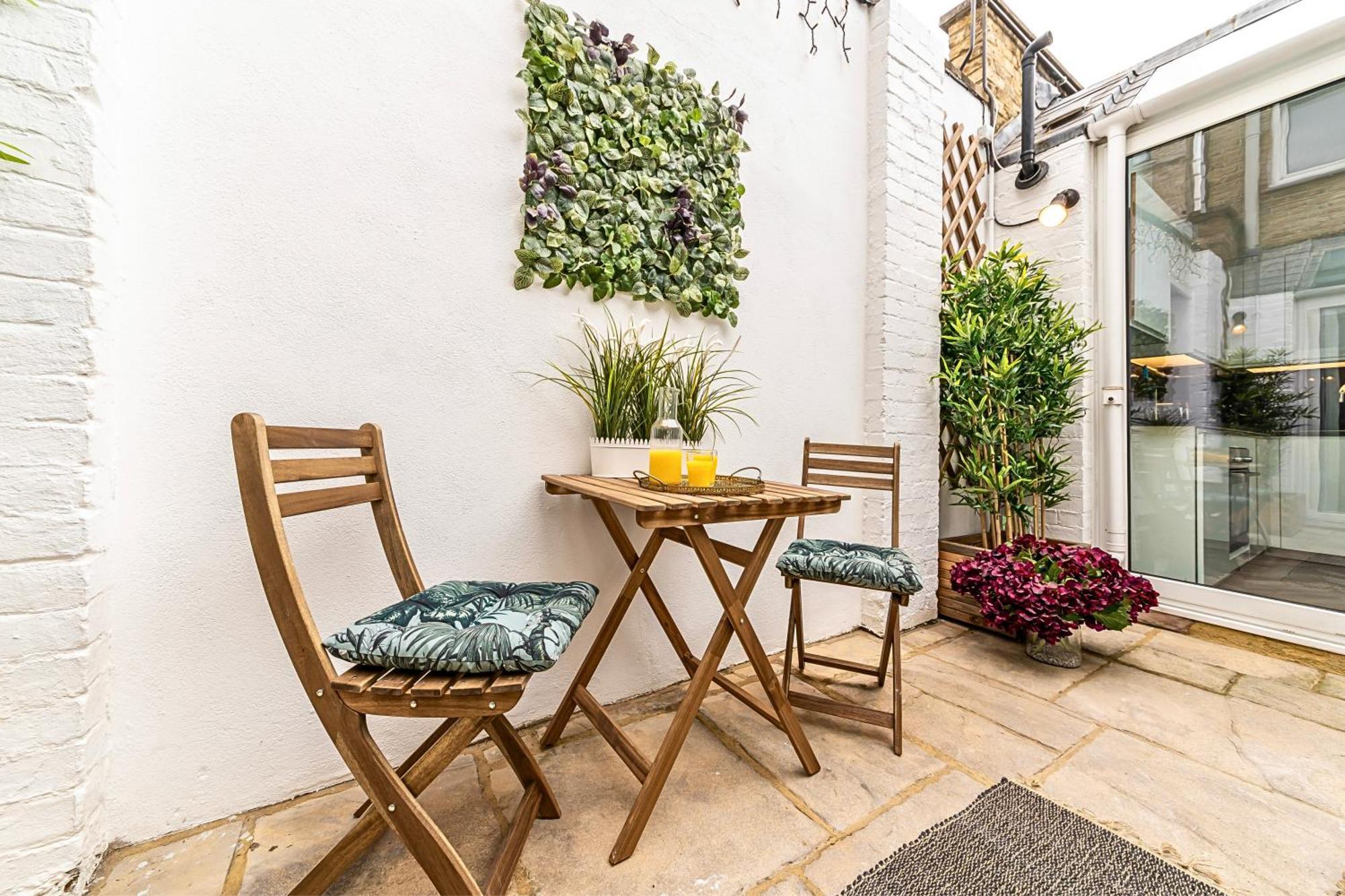 The Secret Kensington Garden Mews-2 Bedroom Full House-2 Train Lines- Spacious-Kings Road- Harrods -Chelsea Stadium-Private Small Patio Лондон Экстерьер фото