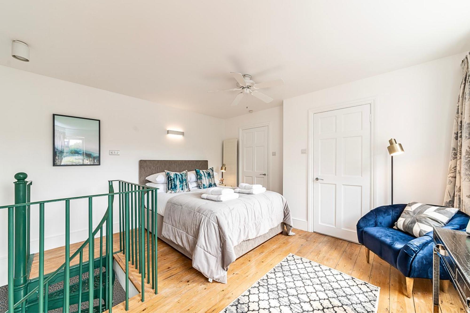 The Secret Kensington Garden Mews-2 Bedroom Full House-2 Train Lines- Spacious-Kings Road- Harrods -Chelsea Stadium-Private Small Patio Лондон Экстерьер фото