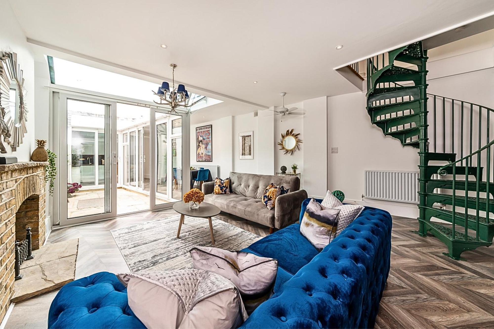 The Secret Kensington Garden Mews-2 Bedroom Full House-2 Train Lines- Spacious-Kings Road- Harrods -Chelsea Stadium-Private Small Patio Лондон Экстерьер фото