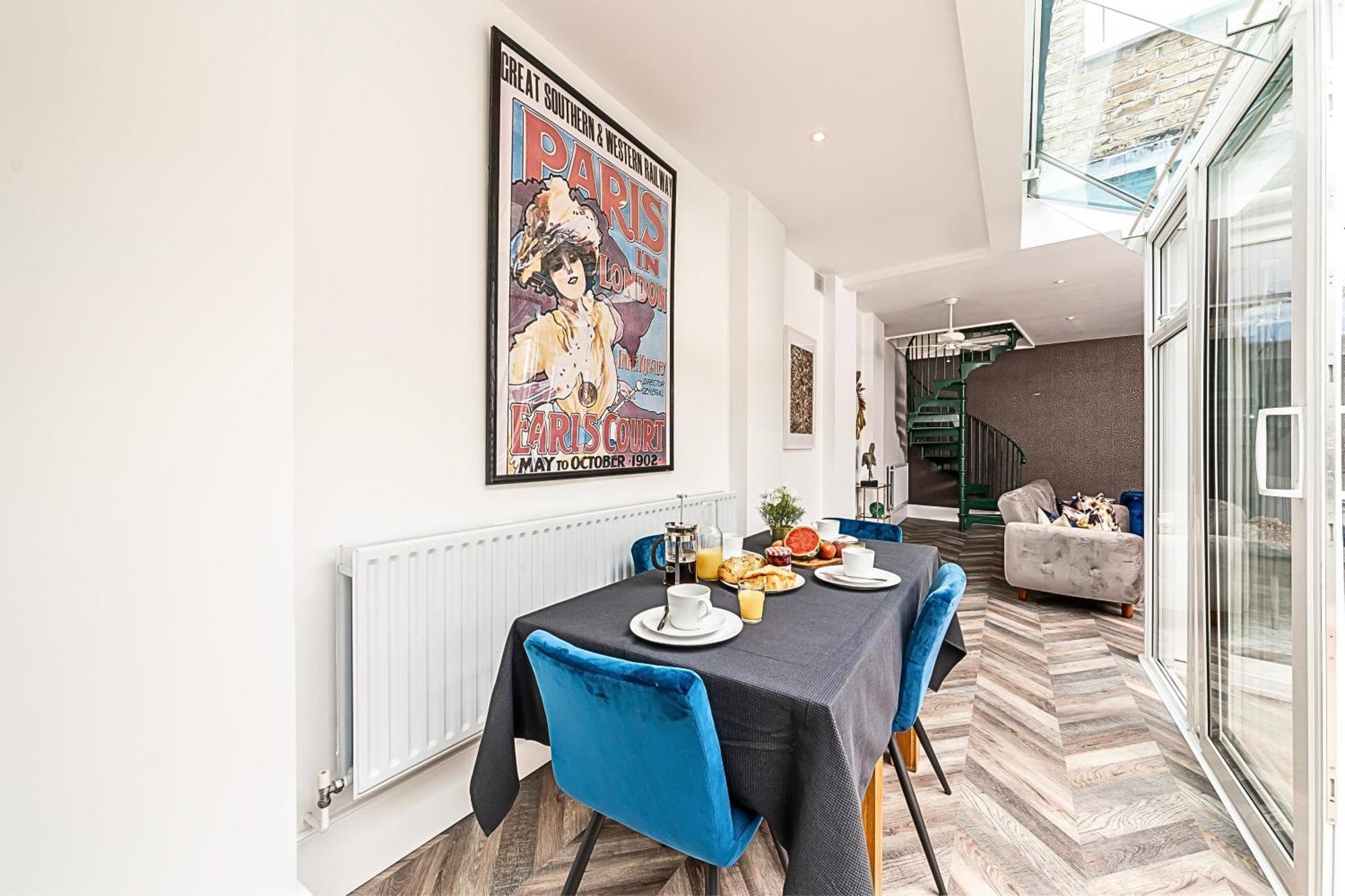 The Secret Kensington Garden Mews-2 Bedroom Full House-2 Train Lines- Spacious-Kings Road- Harrods -Chelsea Stadium-Private Small Patio Лондон Экстерьер фото