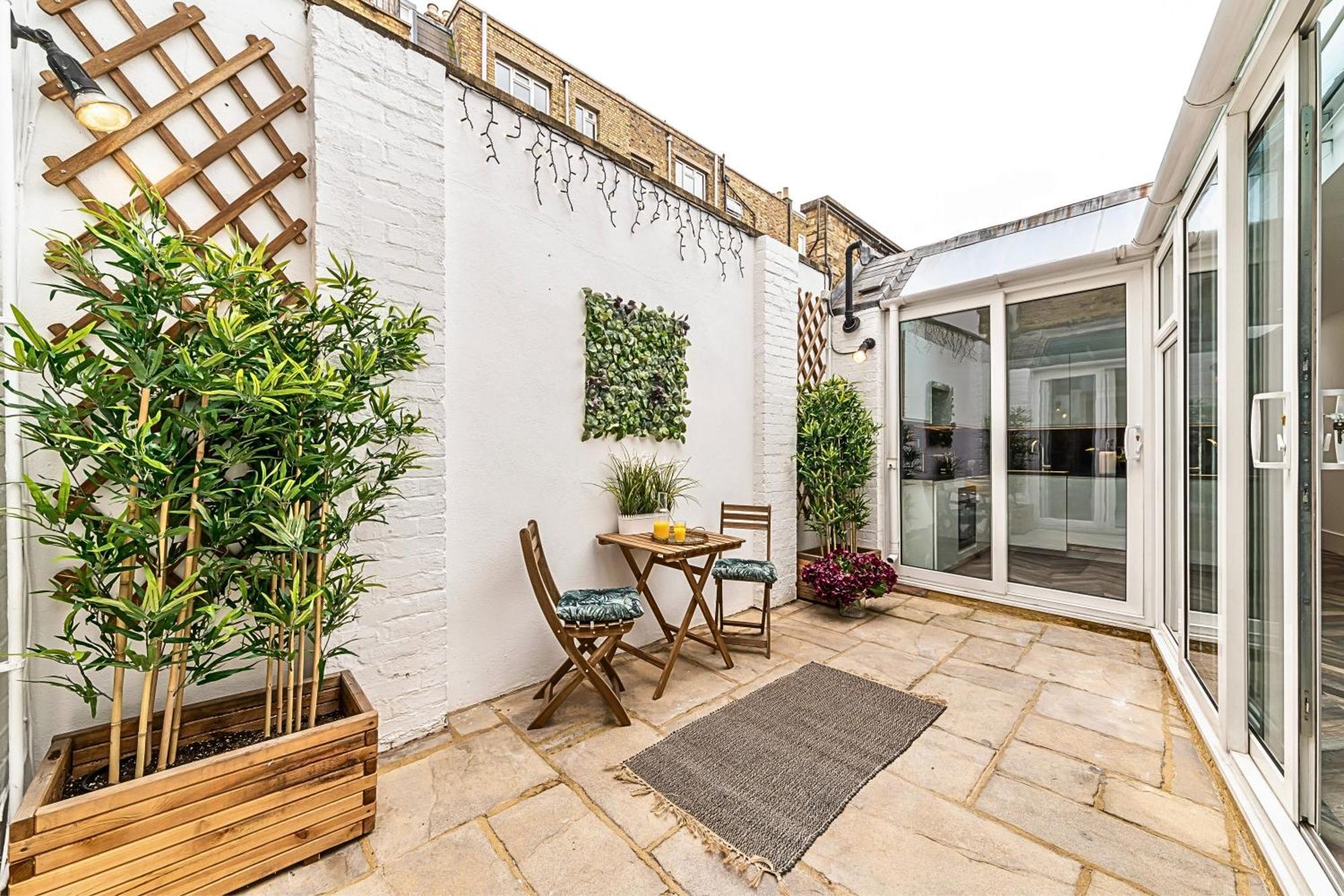 The Secret Kensington Garden Mews-2 Bedroom Full House-2 Train Lines- Spacious-Kings Road- Harrods -Chelsea Stadium-Private Small Patio Лондон Экстерьер фото