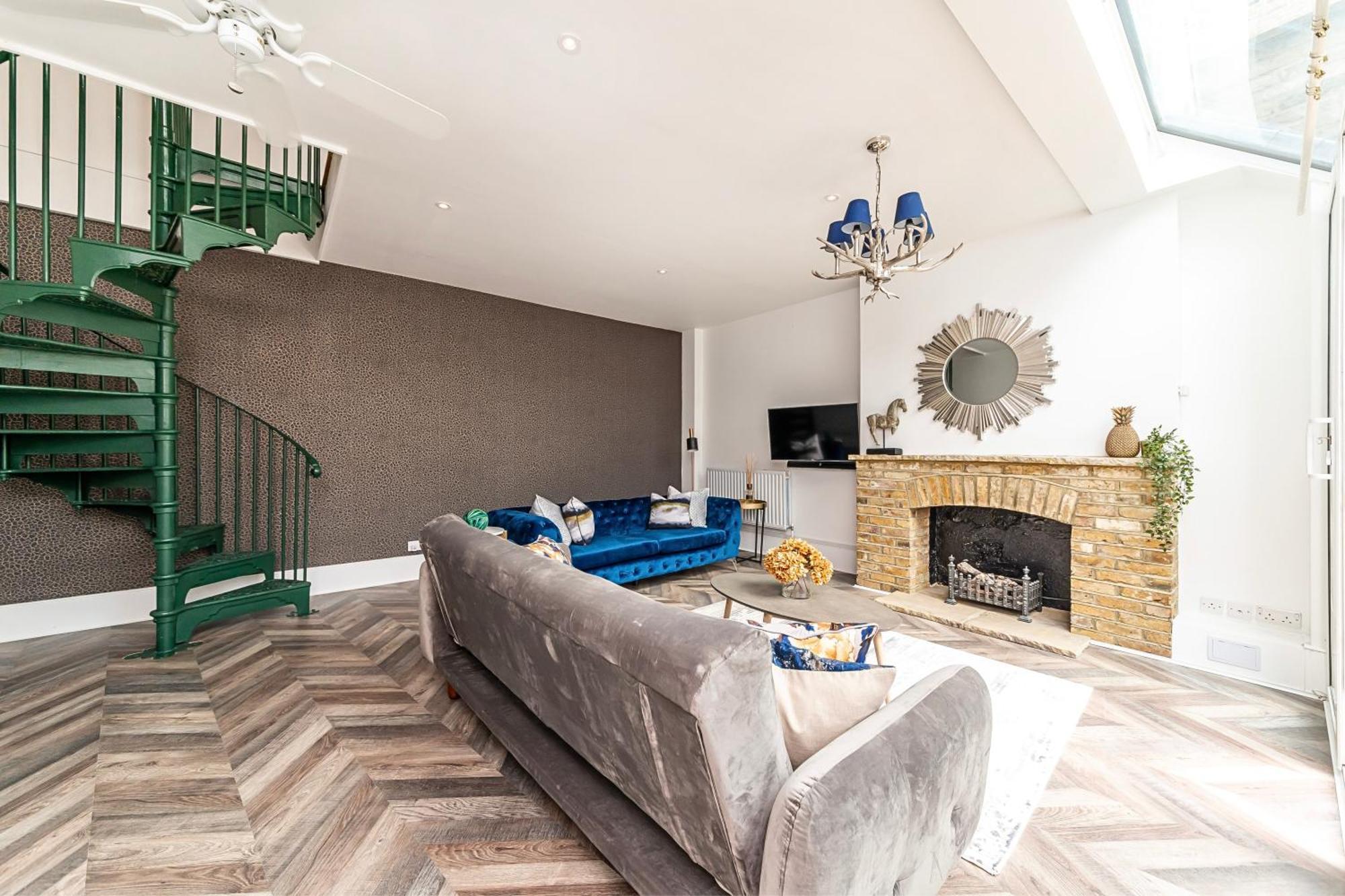 The Secret Kensington Garden Mews-2 Bedroom Full House-2 Train Lines- Spacious-Kings Road- Harrods -Chelsea Stadium-Private Small Patio Лондон Экстерьер фото