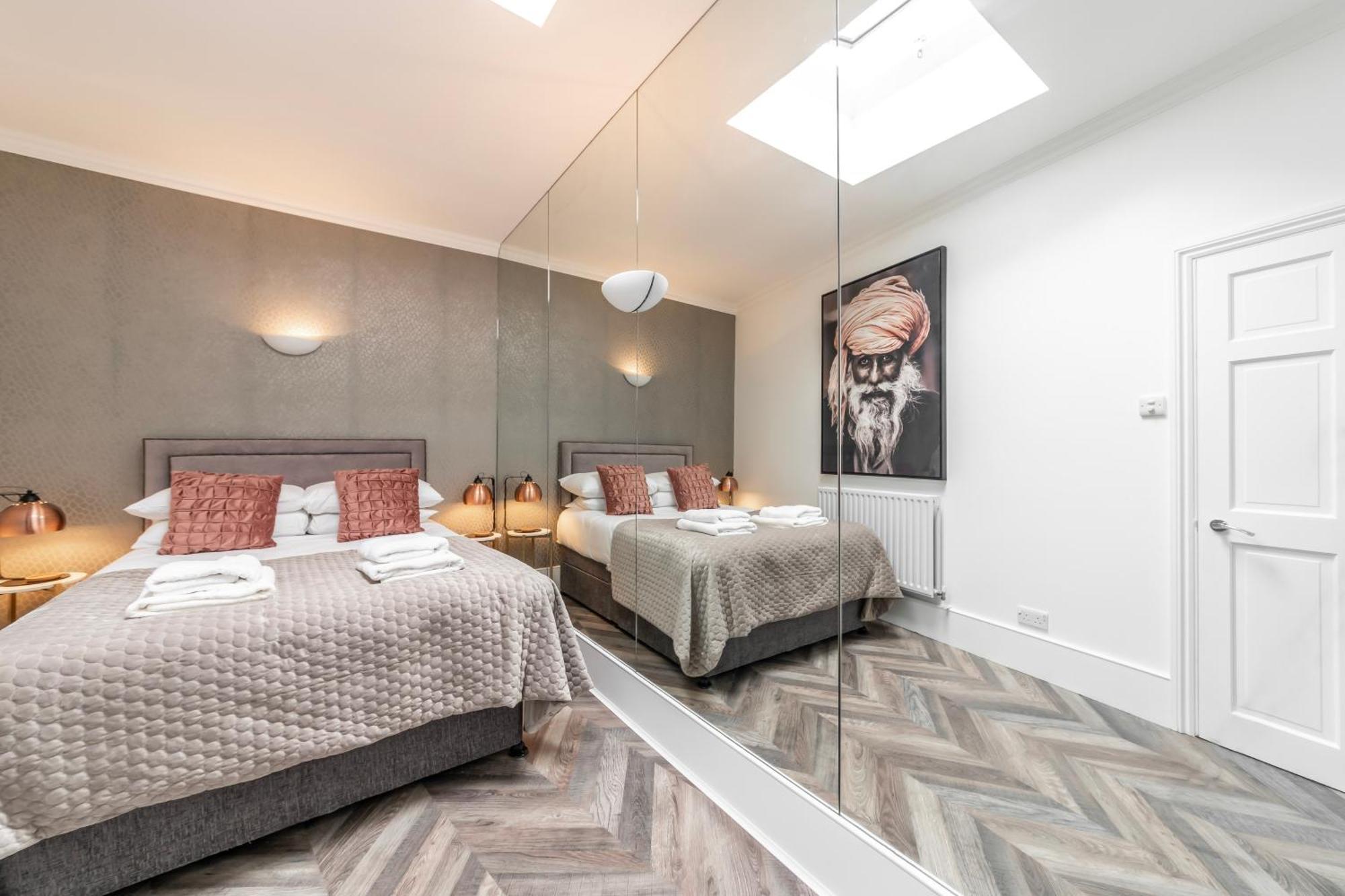 The Secret Kensington Garden Mews-2 Bedroom Full House-2 Train Lines- Spacious-Kings Road- Harrods -Chelsea Stadium-Private Small Patio Лондон Экстерьер фото